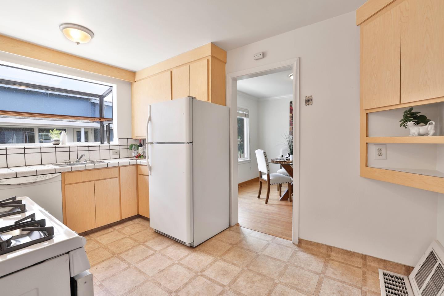 Detail Gallery Image 11 of 42 For 1621 Brittan Ave, San Carlos,  CA 94070 - 3 Beds | 1/1 Baths
