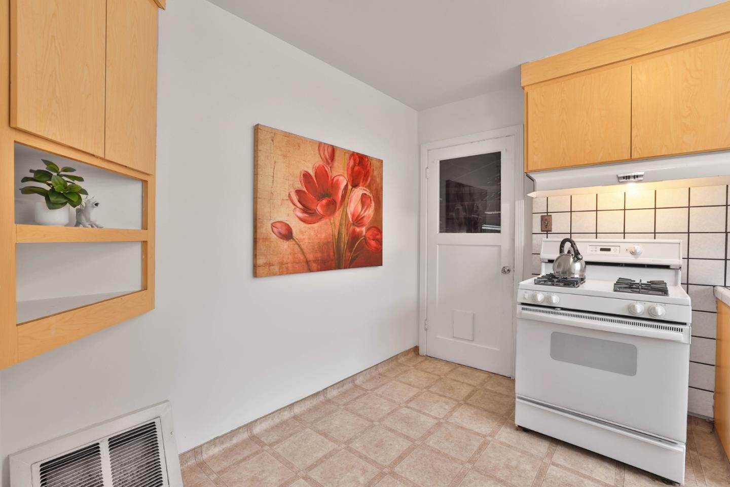 Detail Gallery Image 12 of 42 For 1621 Brittan Ave, San Carlos,  CA 94070 - 3 Beds | 1/1 Baths