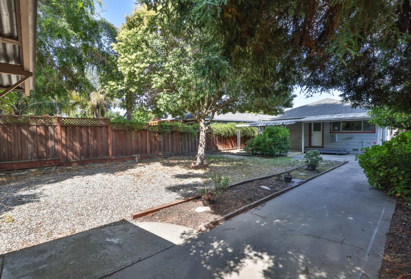 Detail Gallery Image 25 of 42 For 1621 Brittan Ave, San Carlos,  CA 94070 - 3 Beds | 1/1 Baths