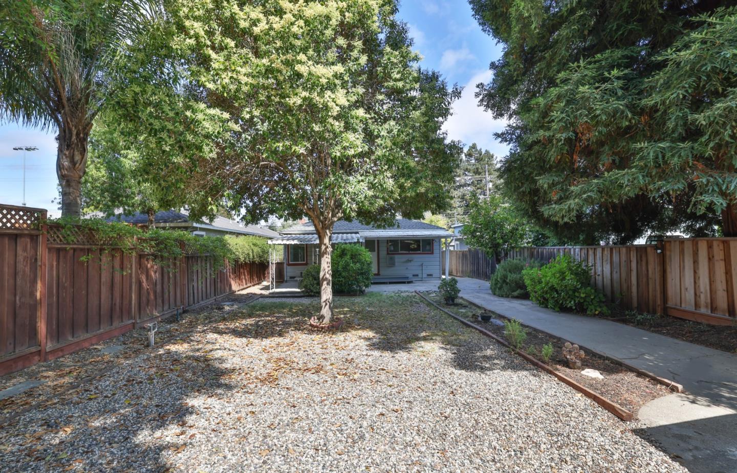 Detail Gallery Image 26 of 42 For 1621 Brittan Ave, San Carlos,  CA 94070 - 3 Beds | 1/1 Baths