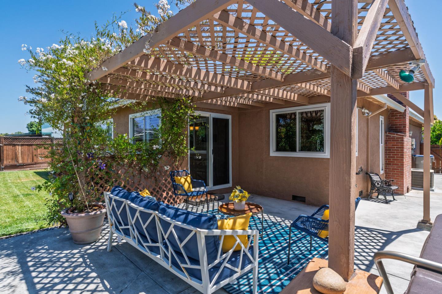 Detail Gallery Image 20 of 24 For 5945 Montalvo Dr, San Jose,  CA 95123 - 4 Beds | 2 Baths
