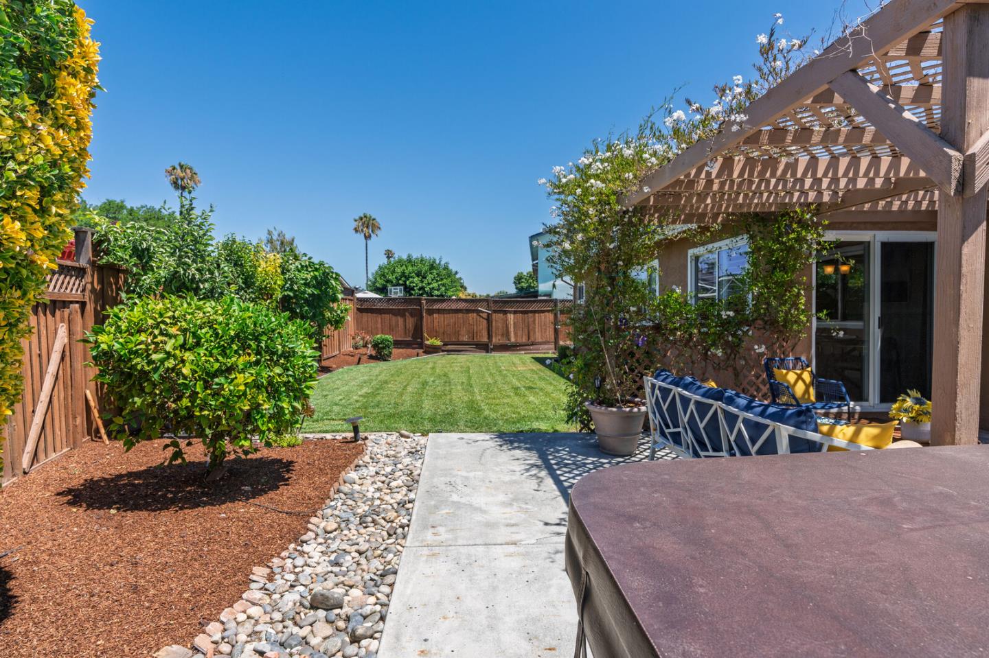 Detail Gallery Image 21 of 24 For 5945 Montalvo Dr, San Jose,  CA 95123 - 4 Beds | 2 Baths