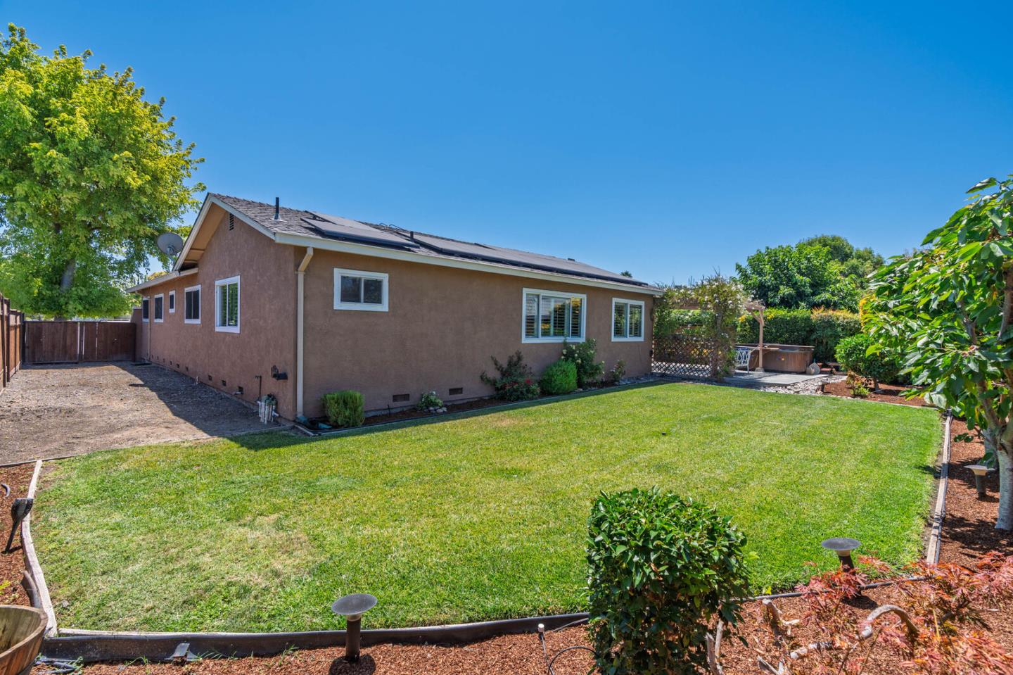 Detail Gallery Image 23 of 24 For 5945 Montalvo Dr, San Jose,  CA 95123 - 4 Beds | 2 Baths
