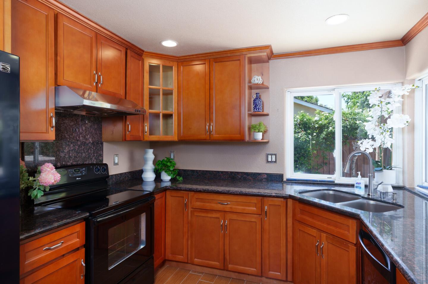Detail Gallery Image 7 of 24 For 5945 Montalvo Dr, San Jose,  CA 95123 - 4 Beds | 2 Baths