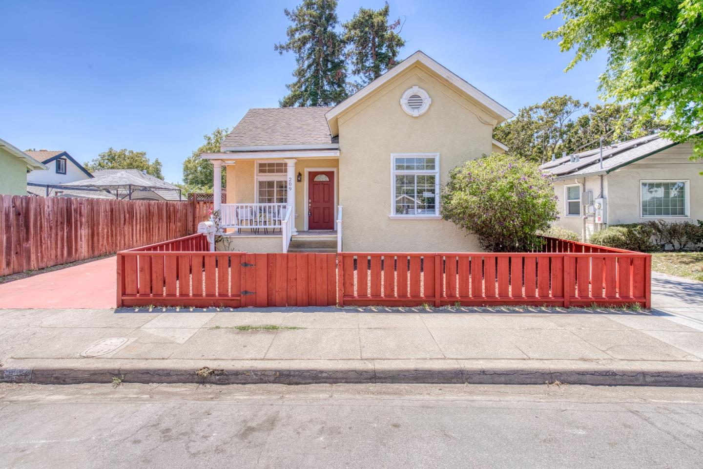 Detail Gallery Image 2 of 55 For 209 N 16th St, San Jose,  CA 95112 - 2 Beds | 2 Baths