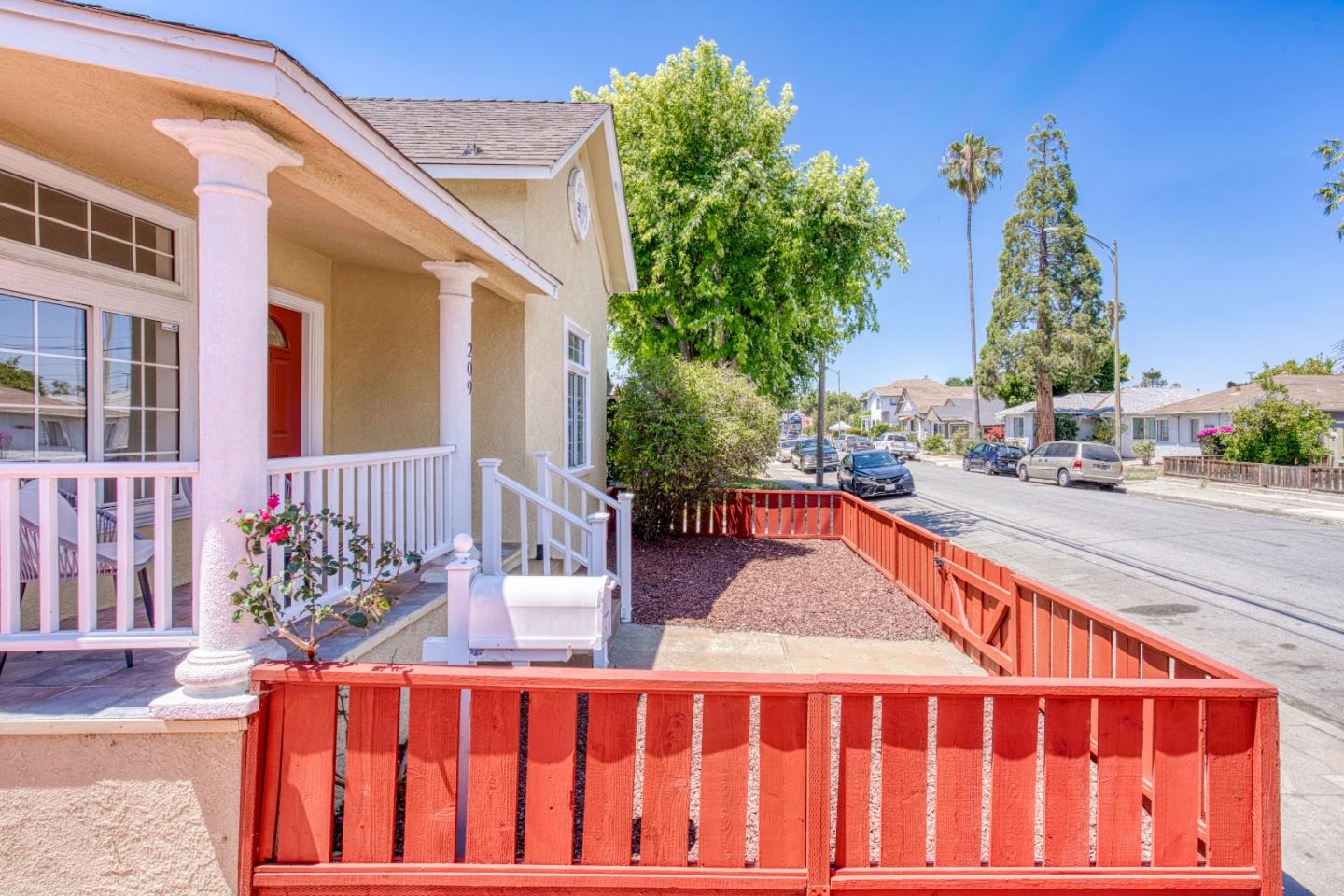 Detail Gallery Image 3 of 55 For 209 N 16th St, San Jose,  CA 95112 - 2 Beds | 2 Baths