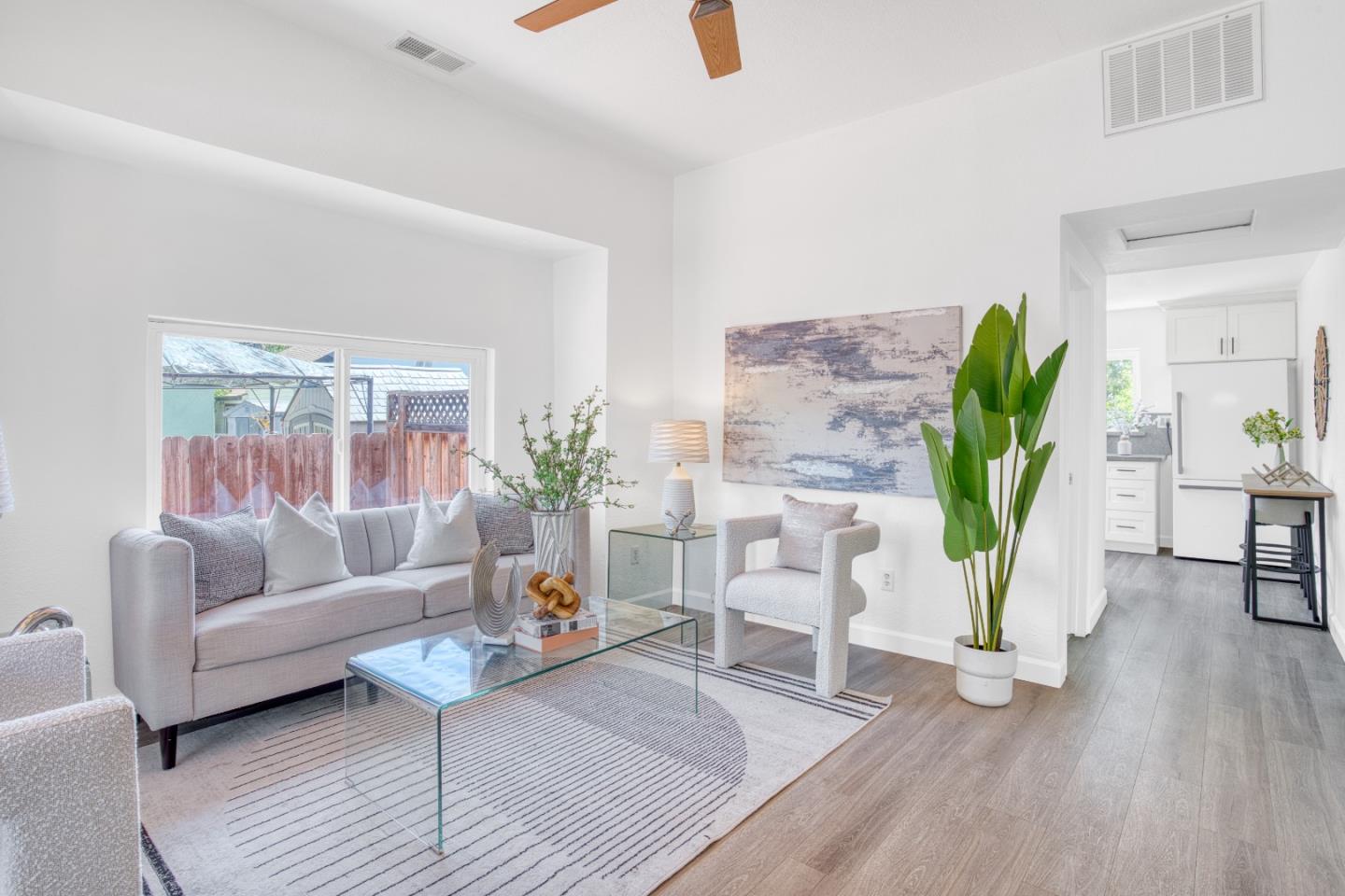 Detail Gallery Image 4 of 55 For 209 N 16th St, San Jose,  CA 95112 - 2 Beds | 2 Baths