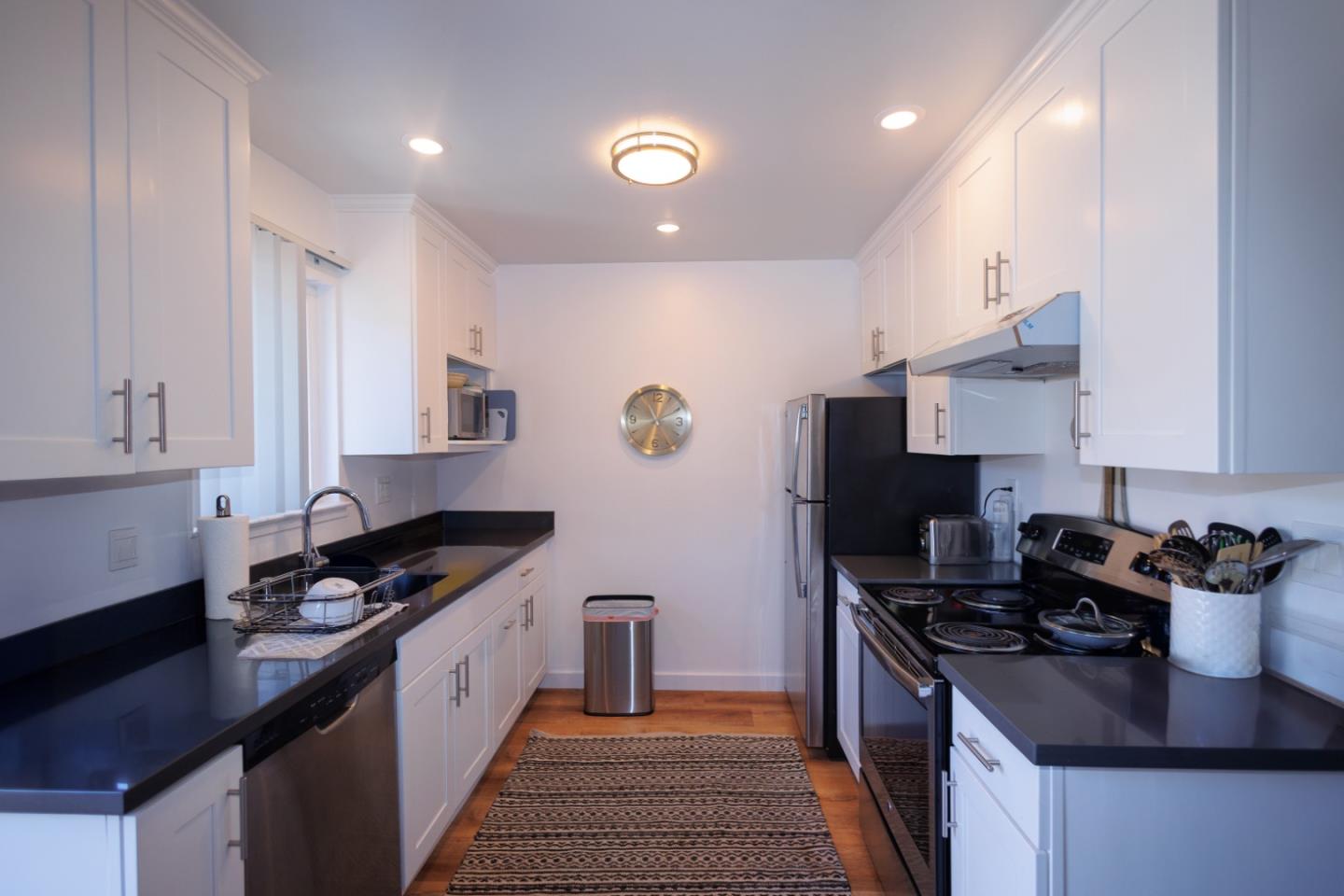 Detail Gallery Image 11 of 52 For 2186 Carlmont Dr, Belmont,  CA 94002 - – Beds | – Baths