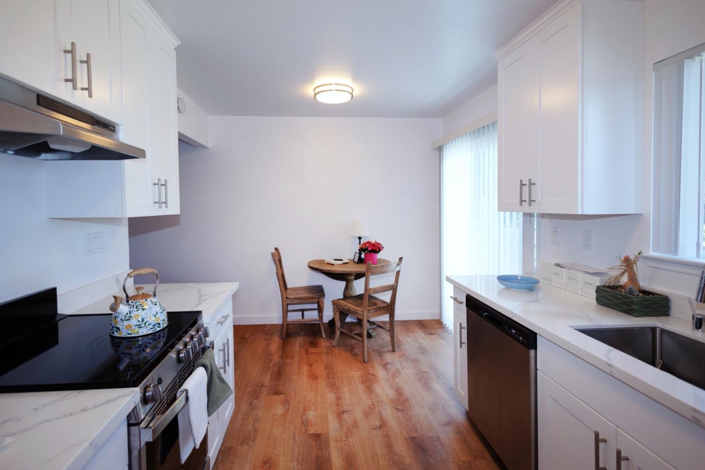 Detail Gallery Image 7 of 52 For 2186 Carlmont Dr, Belmont,  CA 94002 - – Beds | – Baths