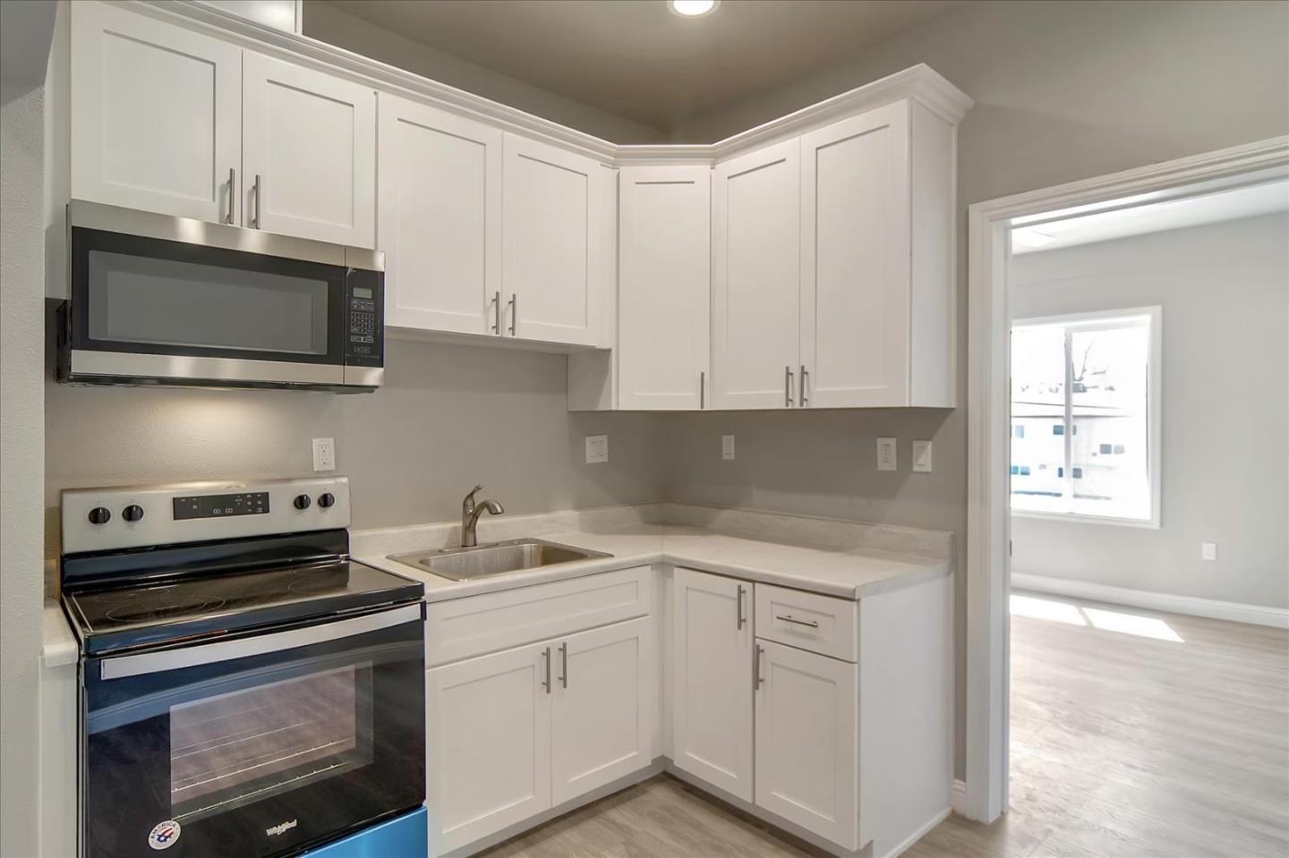 Detail Gallery Image 5 of 8 For 298 N 7th St, San Jose,  CA 95112 - – Beds | – Baths