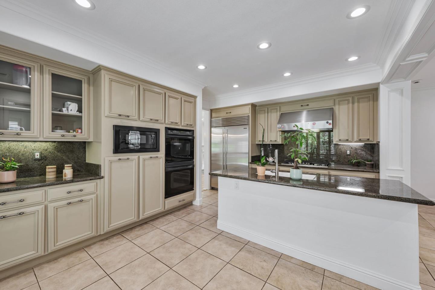 Detail Gallery Image 16 of 34 For 1735 Whispering Willow Pl, San Jose,  CA 95125 - 4 Beds | 2/1 Baths