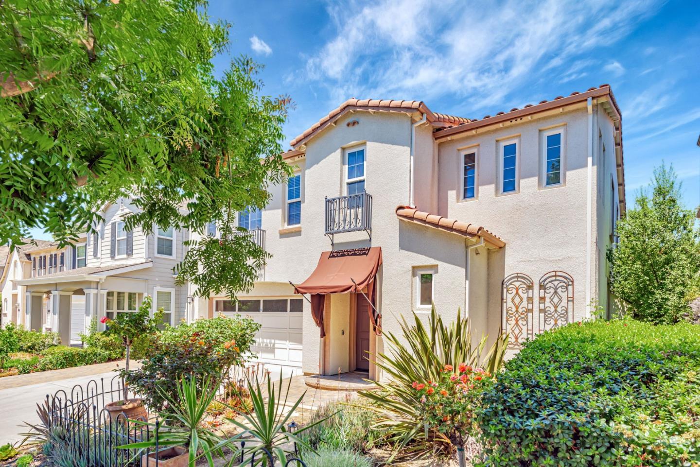 Detail Gallery Image 2 of 34 For 1735 Whispering Willow Pl, San Jose,  CA 95125 - 4 Beds | 2/1 Baths
