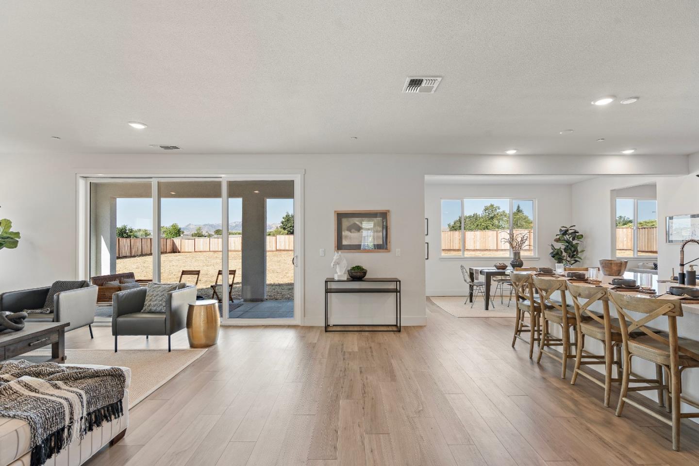 Detail Gallery Image 10 of 53 For 191 Scarlett Way, Hollister,  CA 95023 - 4 Beds | 3/1 Baths