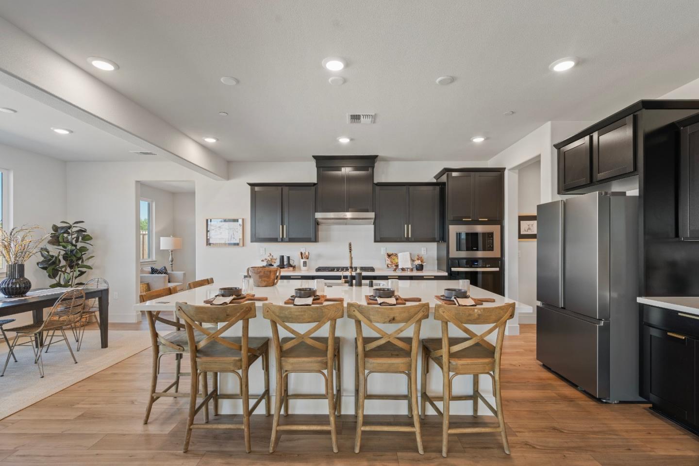 Detail Gallery Image 12 of 53 For 191 Scarlett Way, Hollister,  CA 95023 - 4 Beds | 3/1 Baths