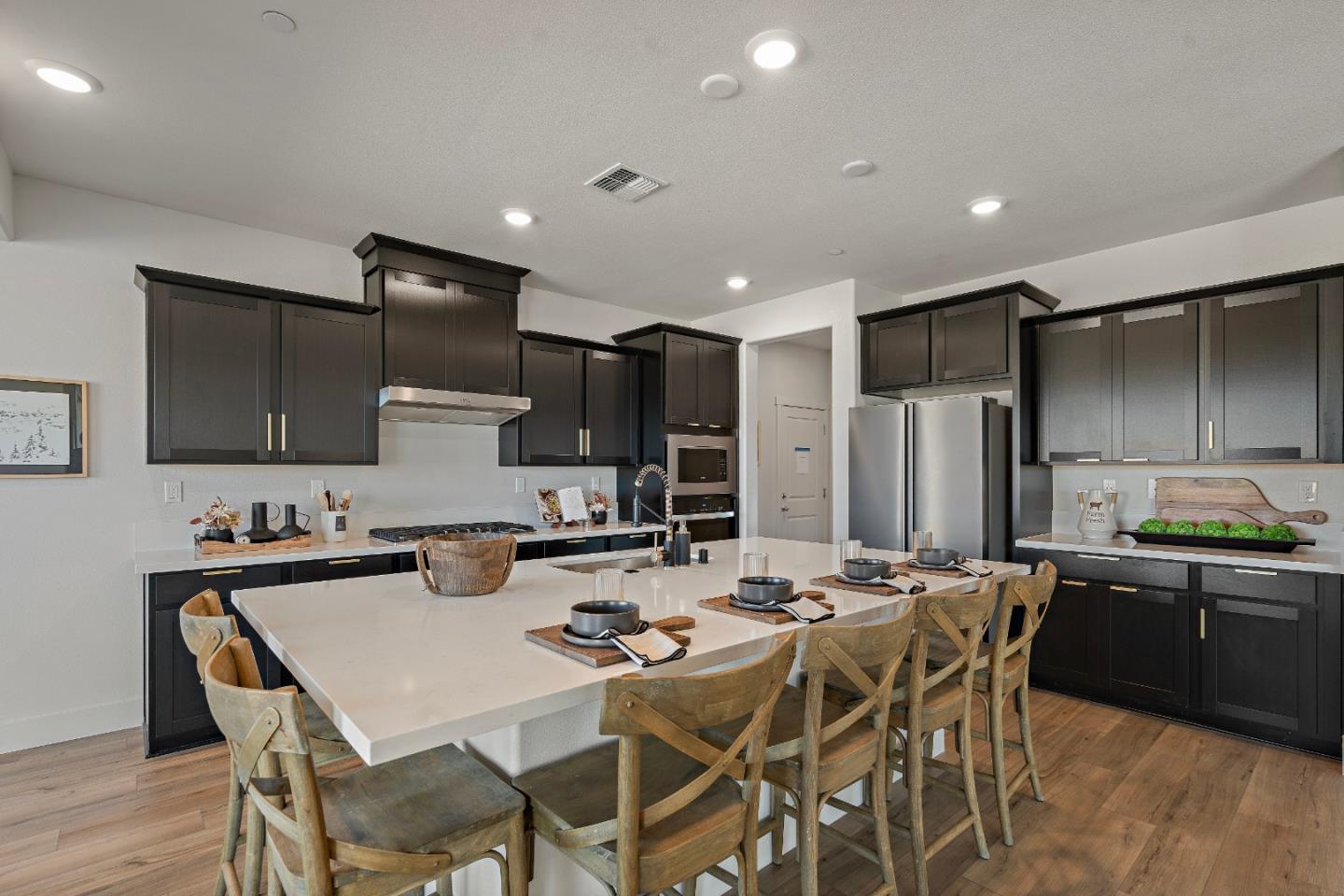 Detail Gallery Image 13 of 53 For 191 Scarlett Way, Hollister,  CA 95023 - 4 Beds | 3/1 Baths