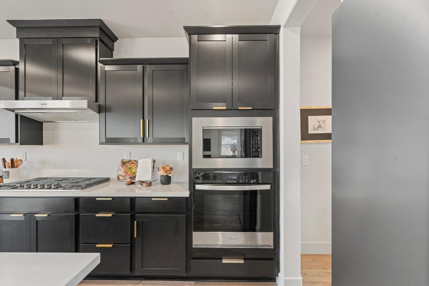 Detail Gallery Image 14 of 53 For 191 Scarlett Way, Hollister,  CA 95023 - 4 Beds | 3/1 Baths