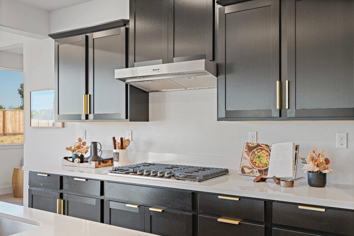 Detail Gallery Image 15 of 53 For 191 Scarlett Way, Hollister,  CA 95023 - 4 Beds | 3/1 Baths