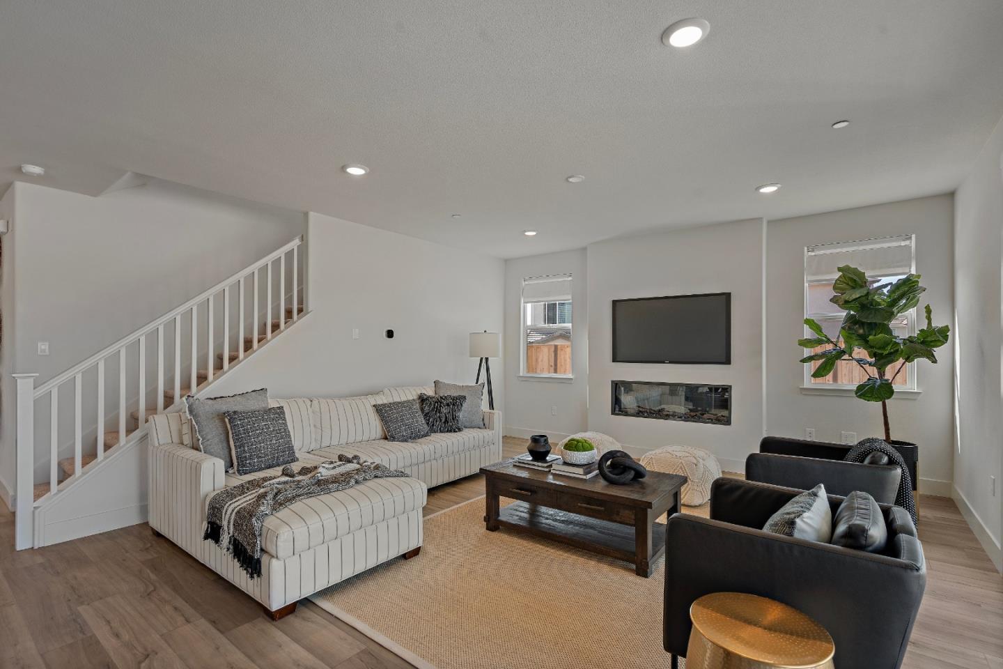 Detail Gallery Image 18 of 53 For 191 Scarlett Way, Hollister,  CA 95023 - 4 Beds | 3/1 Baths