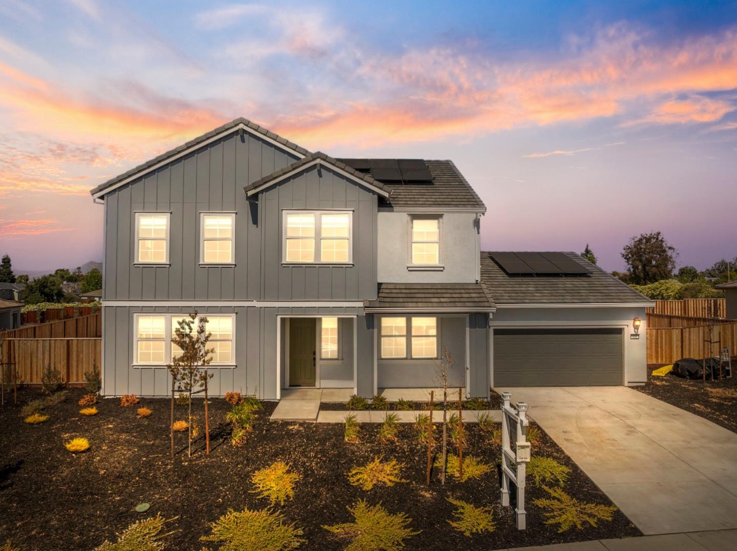 Detail Gallery Image 2 of 53 For 191 Scarlett Way, Hollister,  CA 95023 - 4 Beds | 3/1 Baths