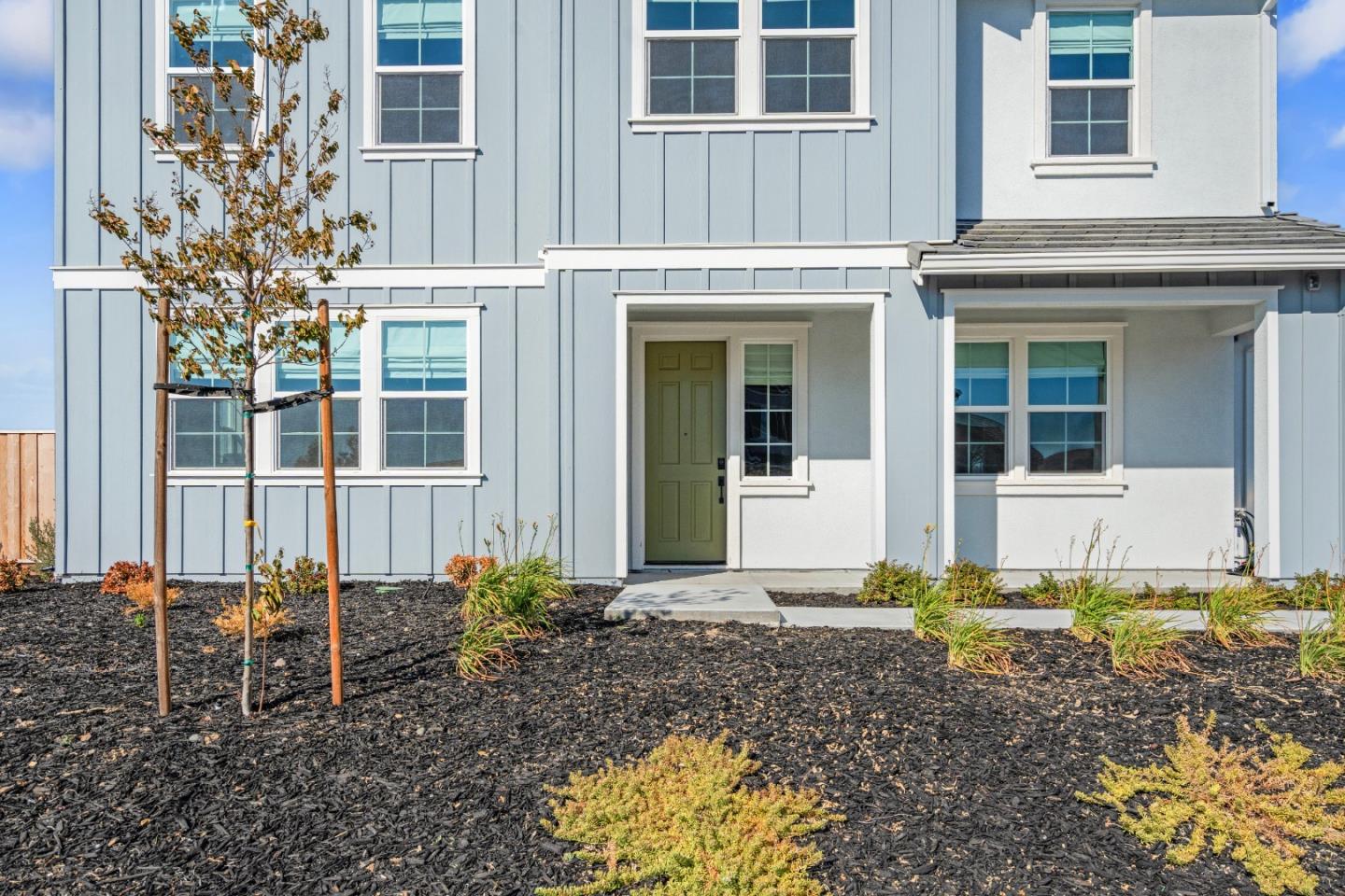 Detail Gallery Image 3 of 53 For 191 Scarlett Way, Hollister,  CA 95023 - 4 Beds | 3/1 Baths