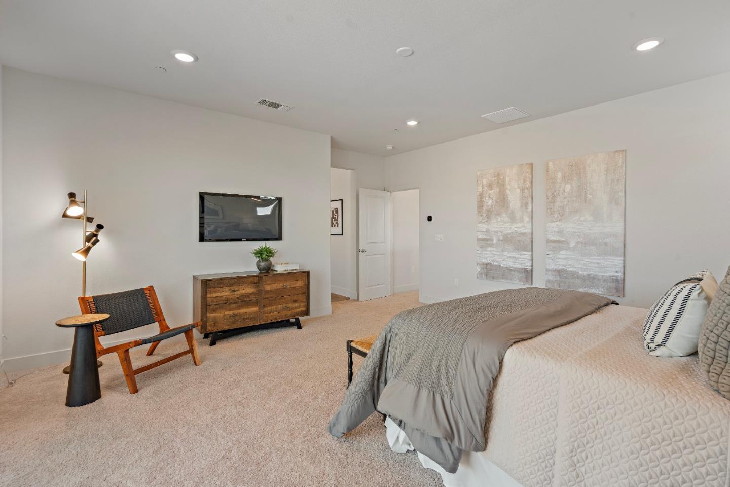 Detail Gallery Image 33 of 53 For 191 Scarlett Way, Hollister,  CA 95023 - 4 Beds | 3/1 Baths