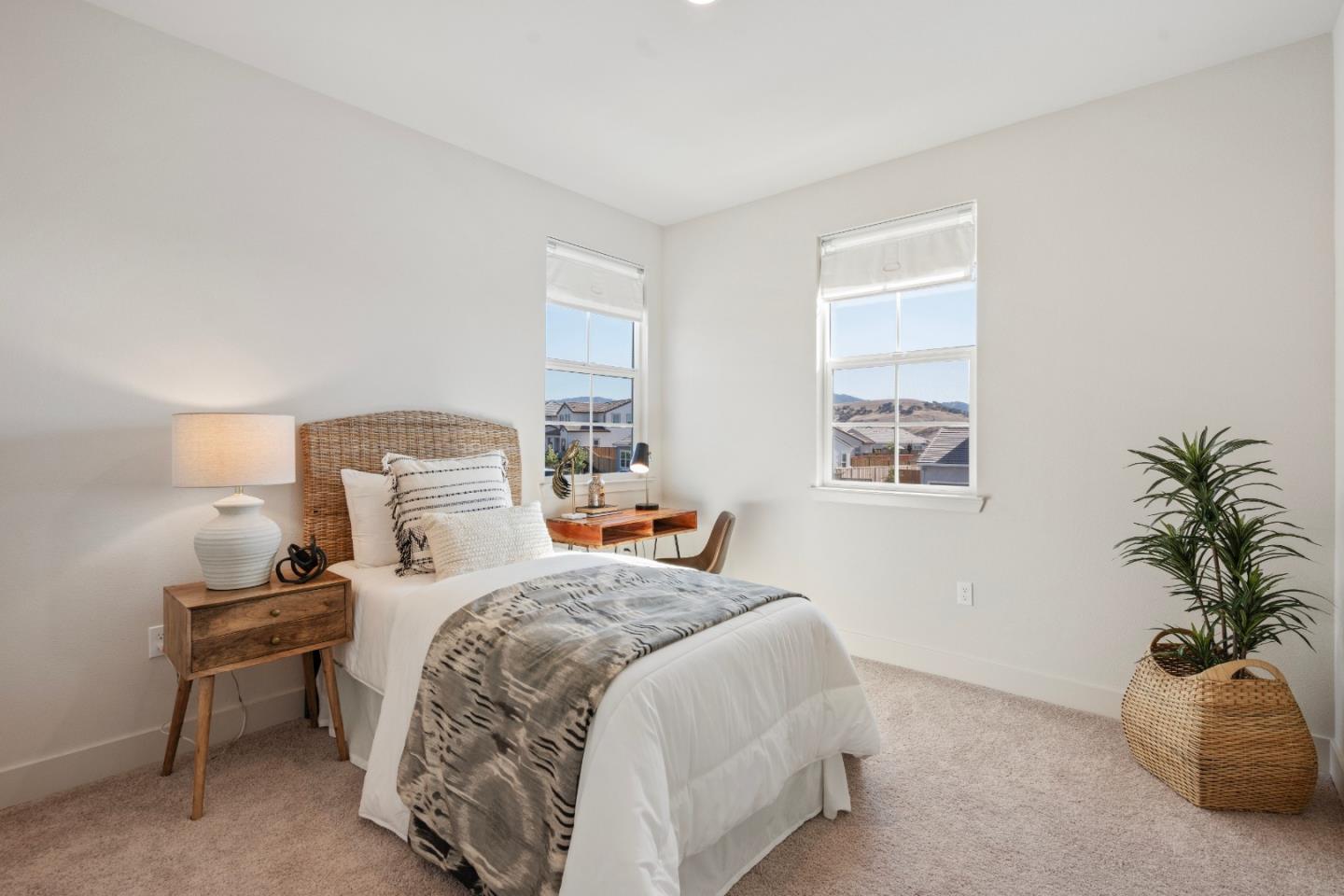 Detail Gallery Image 41 of 53 For 191 Scarlett Way, Hollister,  CA 95023 - 4 Beds | 3/1 Baths