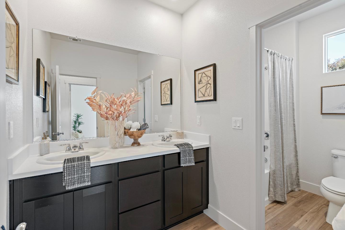 Detail Gallery Image 42 of 53 For 191 Scarlett Way, Hollister,  CA 95023 - 4 Beds | 3/1 Baths