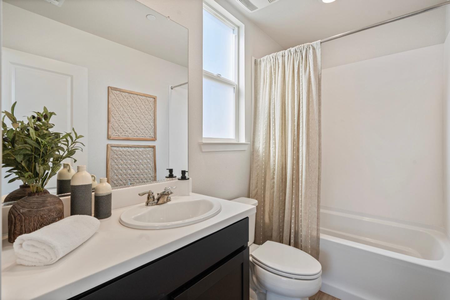 Detail Gallery Image 45 of 53 For 191 Scarlett Way, Hollister,  CA 95023 - 4 Beds | 3/1 Baths