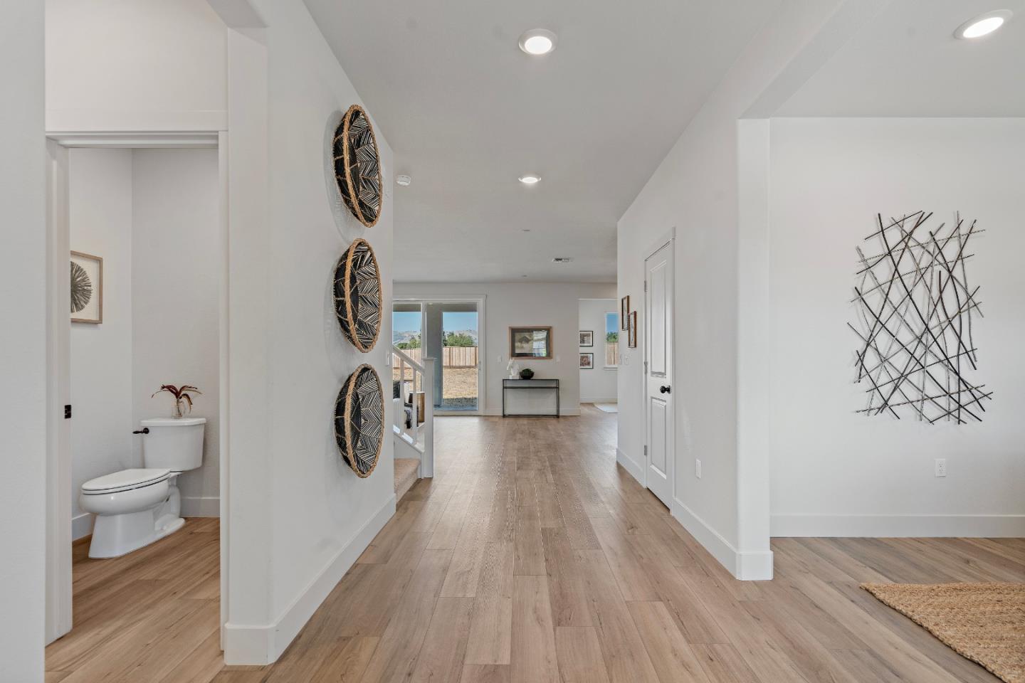 Detail Gallery Image 5 of 53 For 191 Scarlett Way, Hollister,  CA 95023 - 4 Beds | 3/1 Baths
