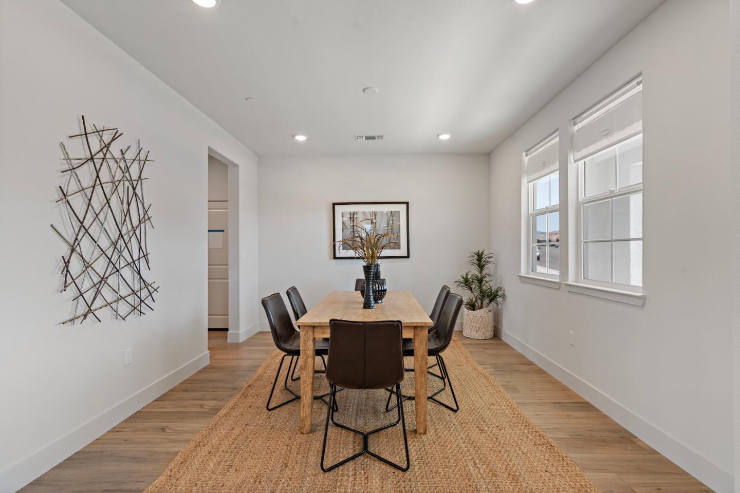 Detail Gallery Image 6 of 53 For 191 Scarlett Way, Hollister,  CA 95023 - 4 Beds | 3/1 Baths