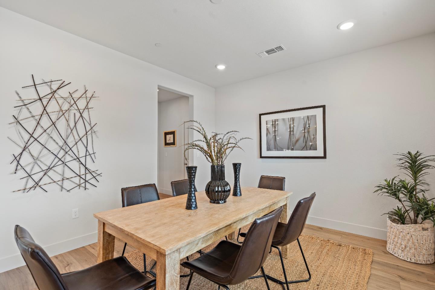 Detail Gallery Image 7 of 53 For 191 Scarlett Way, Hollister,  CA 95023 - 4 Beds | 3/1 Baths