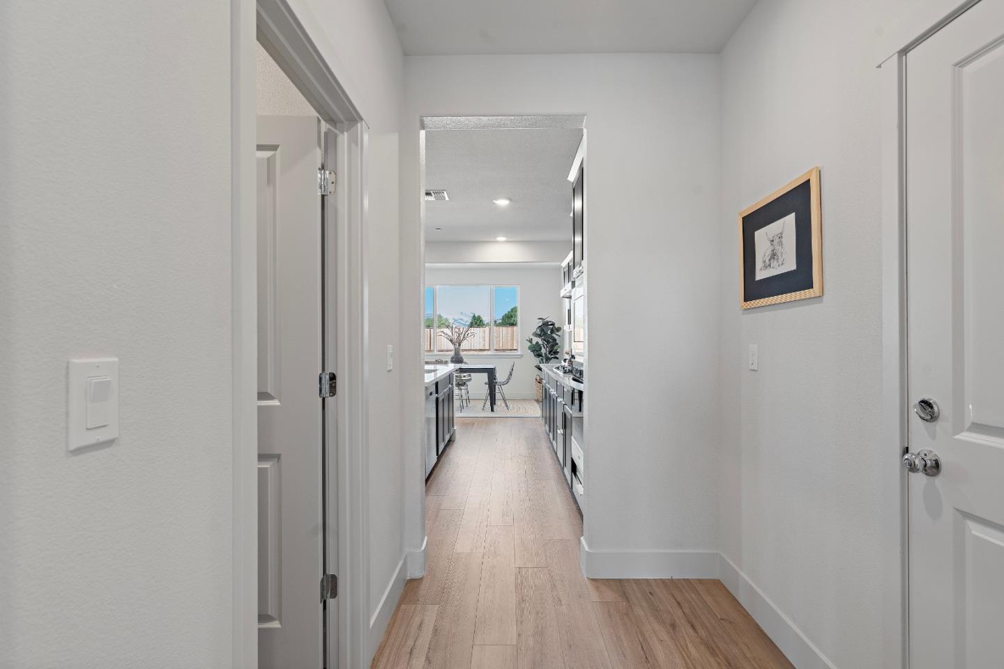 Detail Gallery Image 8 of 53 For 191 Scarlett Way, Hollister,  CA 95023 - 4 Beds | 3/1 Baths