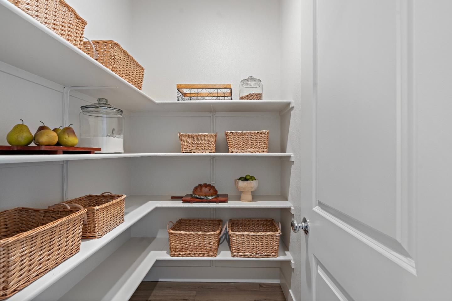 Detail Gallery Image 9 of 53 For 191 Scarlett Way, Hollister,  CA 95023 - 4 Beds | 3/1 Baths