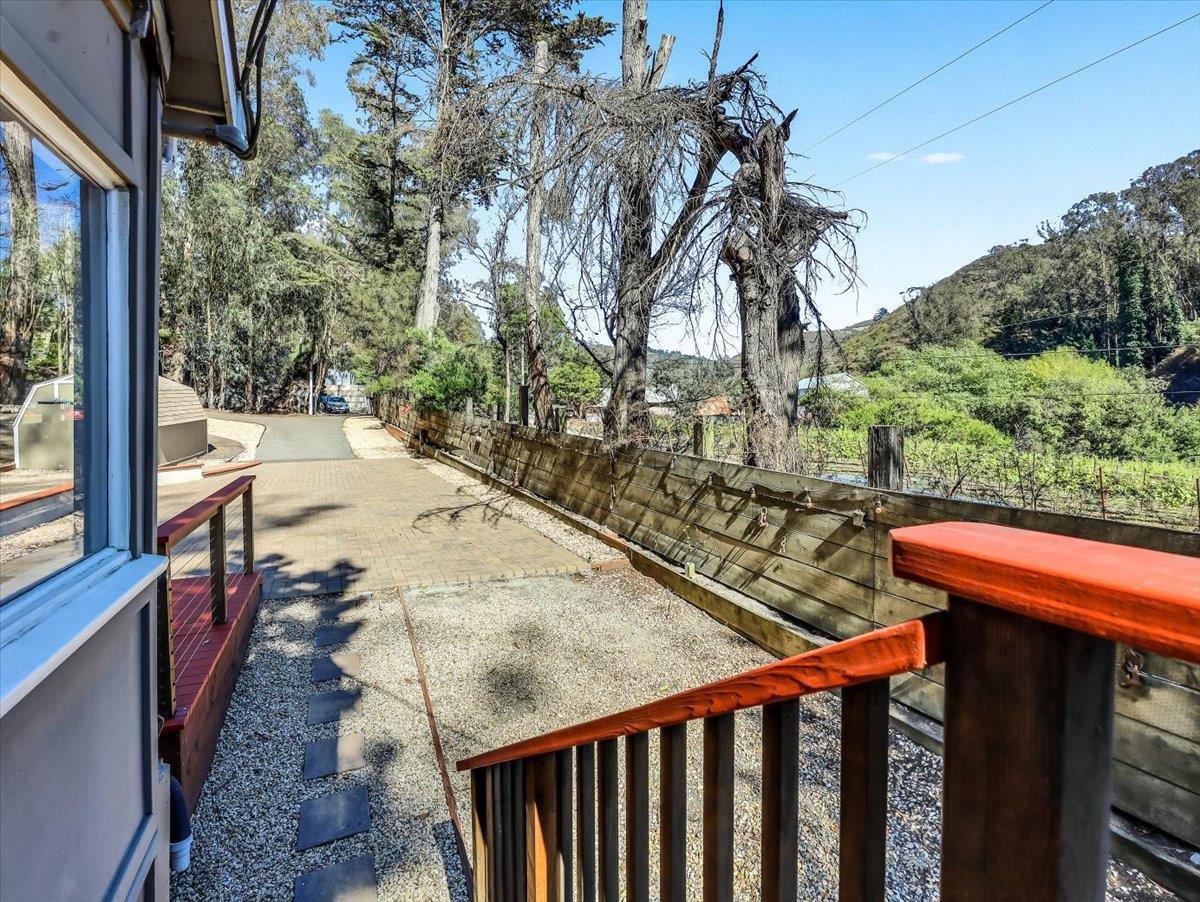 Detail Gallery Image 10 of 43 For 11880 San Mateo Rd, Half Moon Bay,  CA 94019 - 2 Beds | 2 Baths