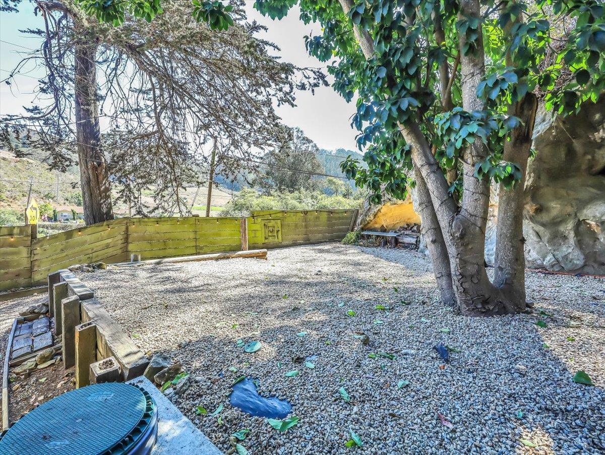 Detail Gallery Image 12 of 43 For 11880 San Mateo Rd, Half Moon Bay,  CA 94019 - 2 Beds | 2 Baths