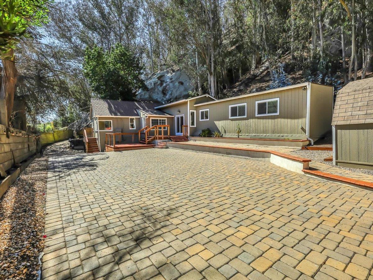 Detail Gallery Image 16 of 43 For 11880 San Mateo Rd, Half Moon Bay,  CA 94019 - 2 Beds | 2 Baths