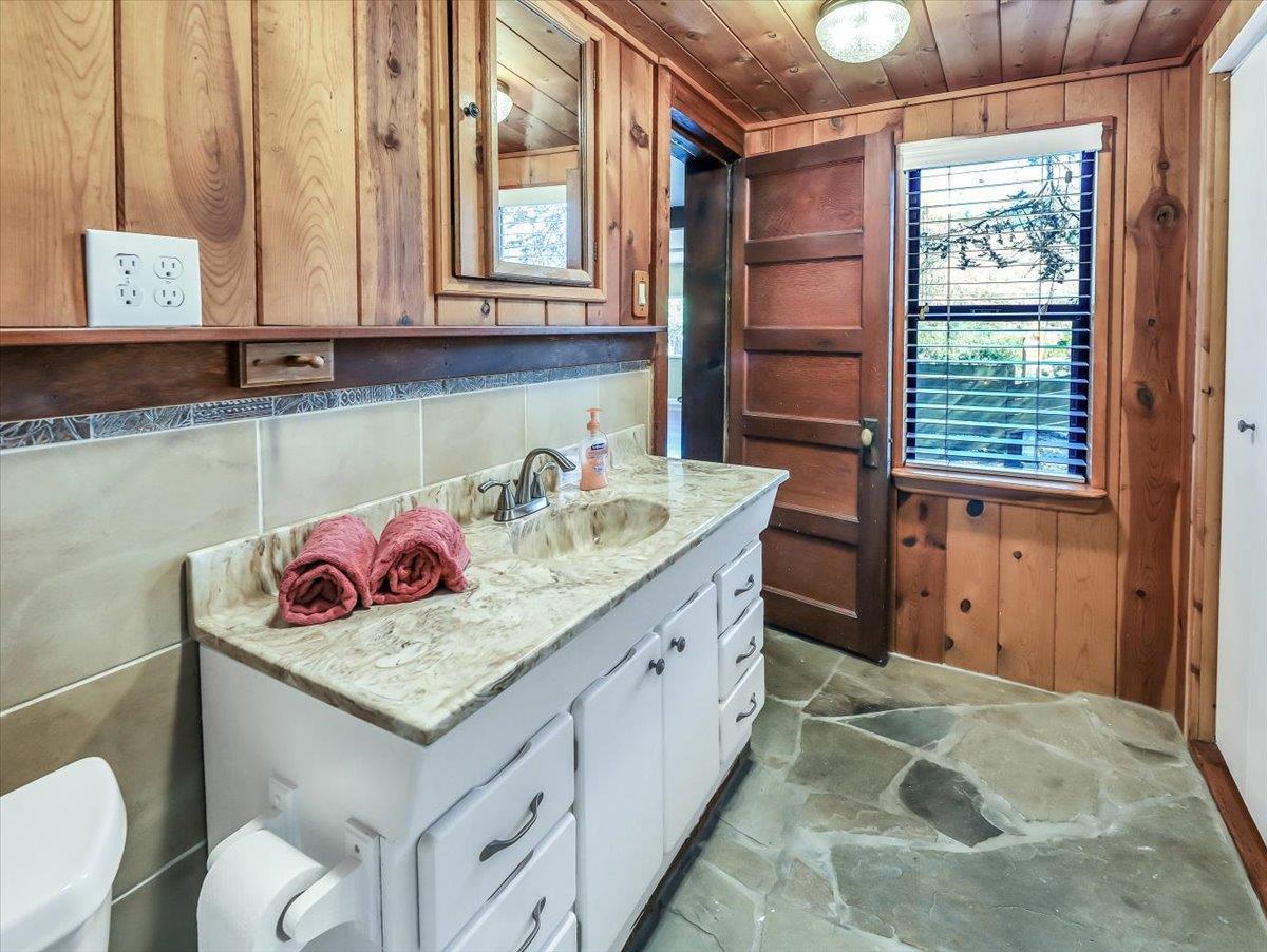 Detail Gallery Image 28 of 43 For 11880 San Mateo Rd, Half Moon Bay,  CA 94019 - 2 Beds | 2 Baths