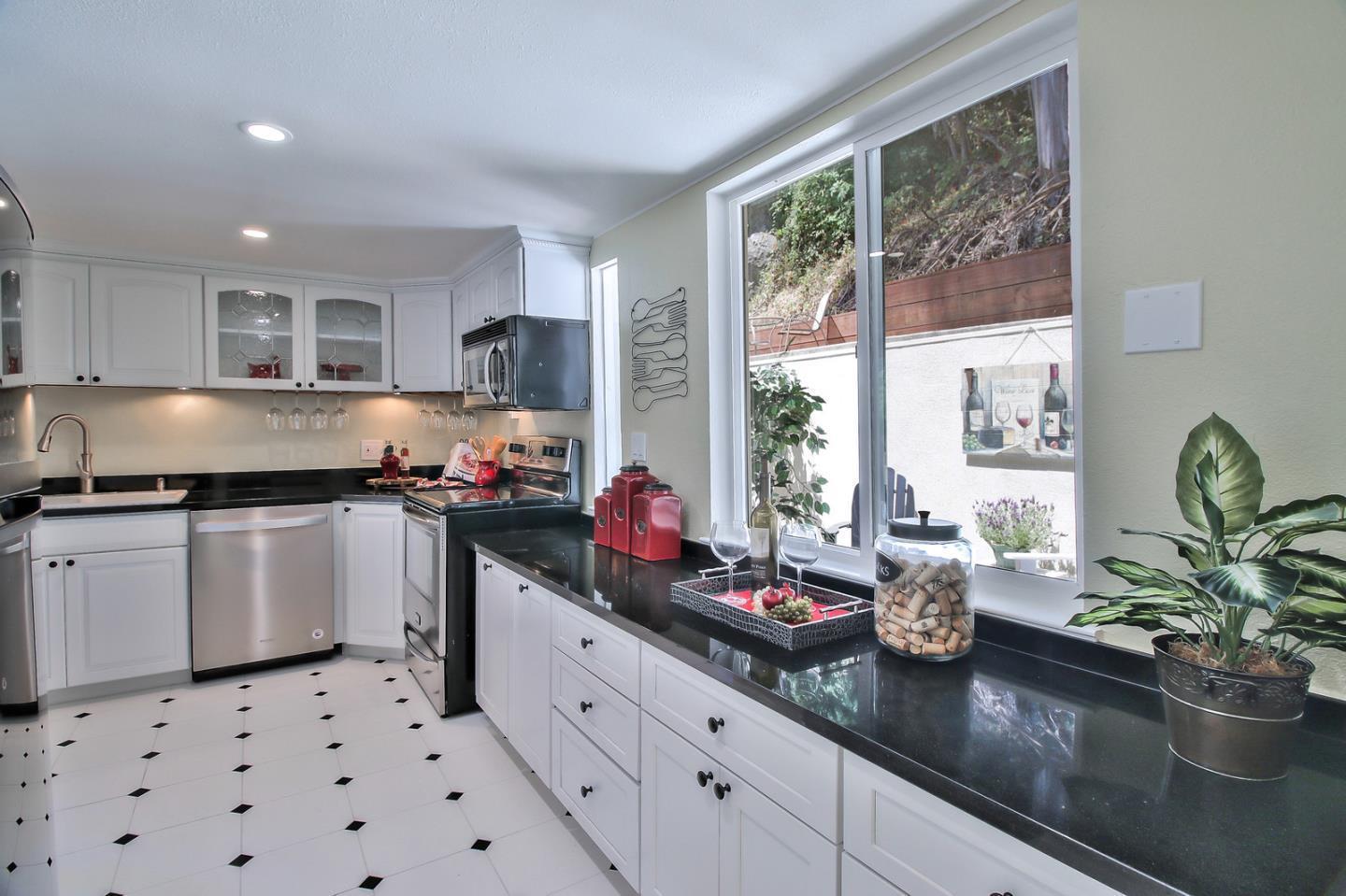 Detail Gallery Image 35 of 43 For 11880 San Mateo Rd, Half Moon Bay,  CA 94019 - 2 Beds | 2 Baths