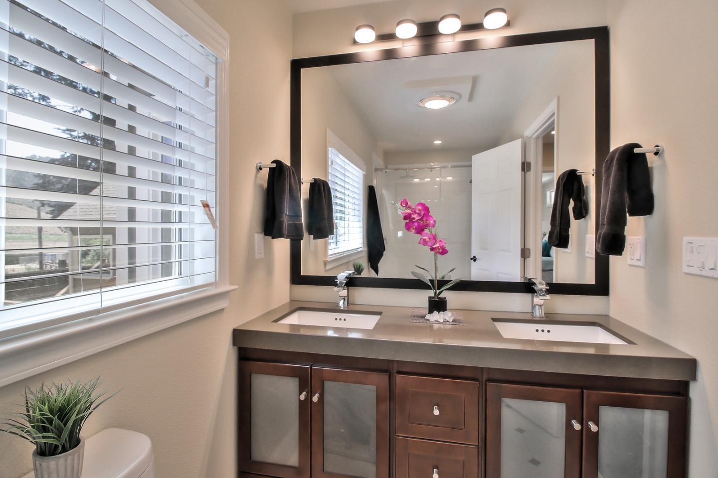 Detail Gallery Image 5 of 43 For 11880 San Mateo Rd, Half Moon Bay,  CA 94019 - 2 Beds | 2 Baths