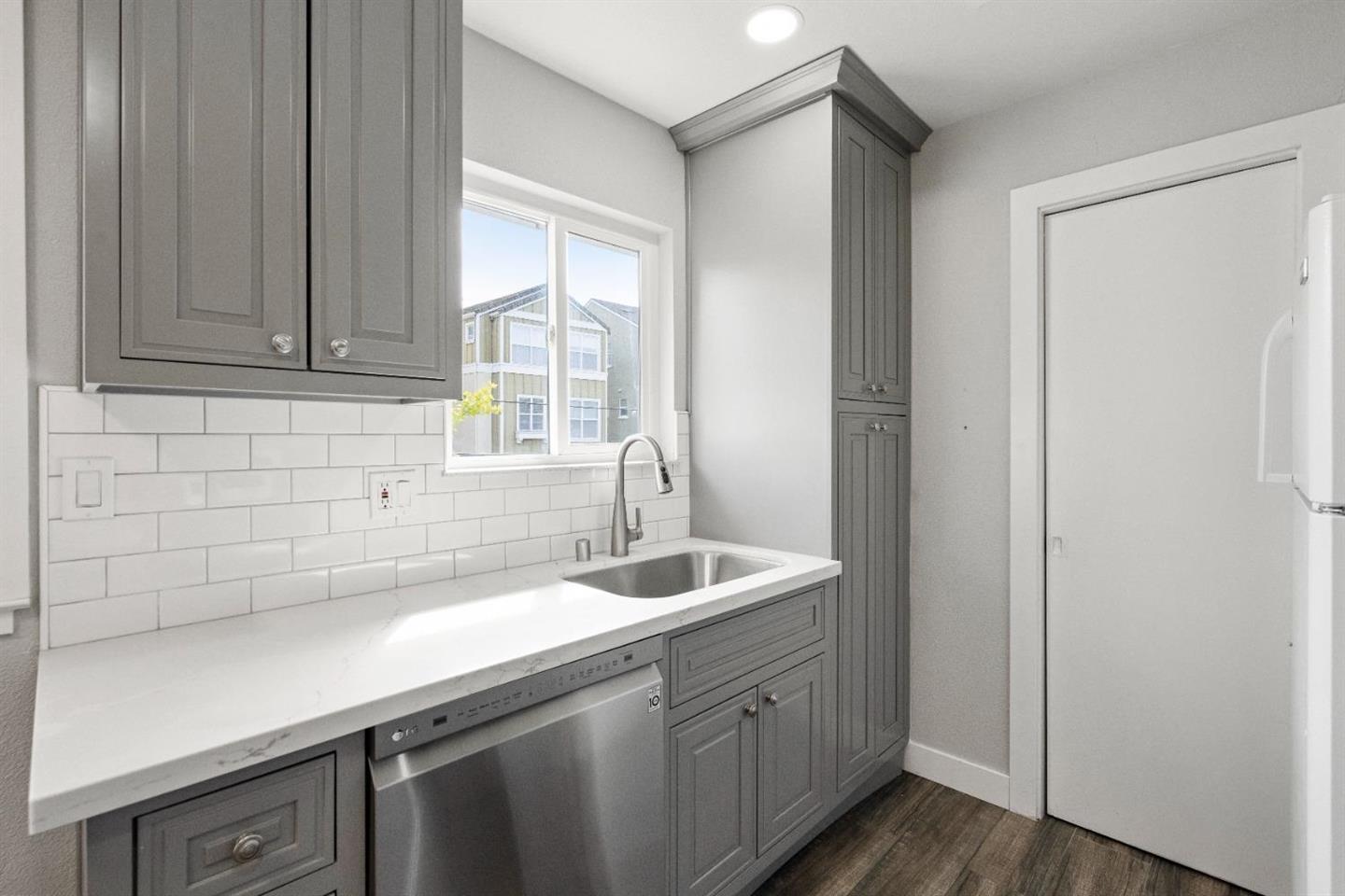 Detail Gallery Image 10 of 19 For 7344 Rainbow Dr, Cupertino,  CA 95014 - – Beds | – Baths