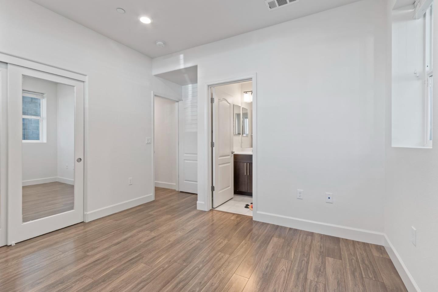 Detail Gallery Image 10 of 63 For 178 Llano De Los Robles Ave, San Jose,  CA 95136 - 4 Beds | 3/1 Baths