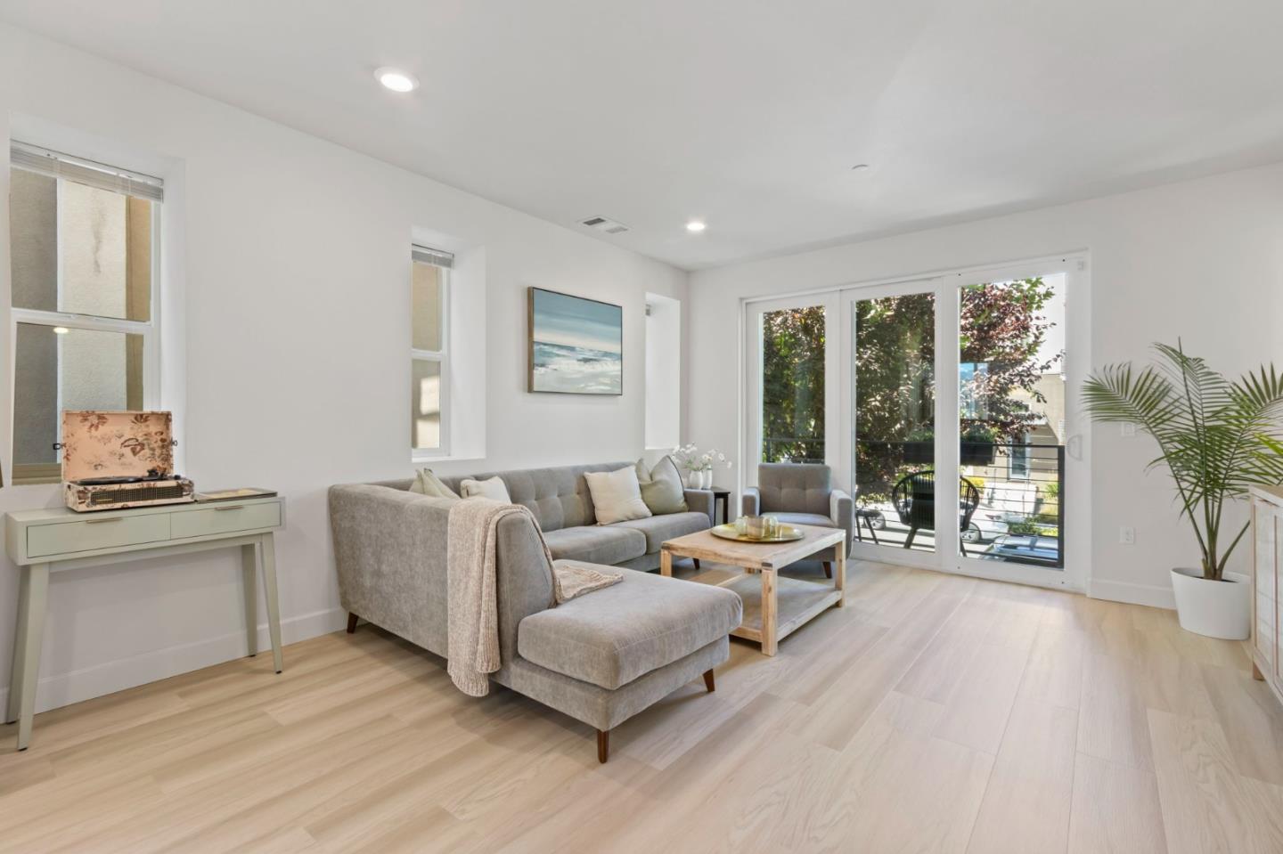 Detail Gallery Image 13 of 63 For 178 Llano De Los Robles Ave, San Jose,  CA 95136 - 4 Beds | 3/1 Baths