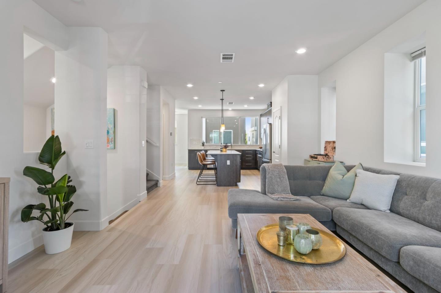 Detail Gallery Image 18 of 63 For 178 Llano De Los Robles Ave, San Jose,  CA 95136 - 4 Beds | 3/1 Baths