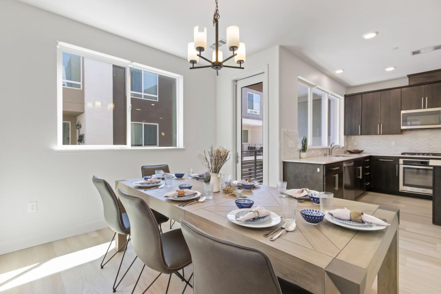 Detail Gallery Image 30 of 63 For 178 Llano De Los Robles Ave, San Jose,  CA 95136 - 4 Beds | 3/1 Baths