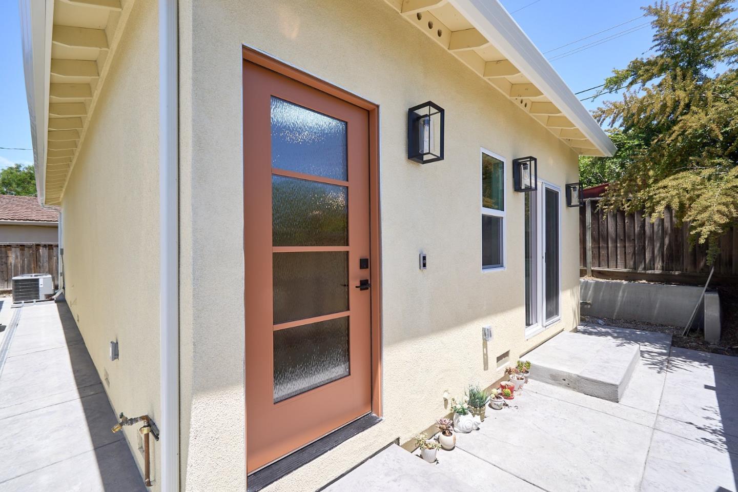 Detail Gallery Image 2 of 28 For 470 Holly Way, Milpitas,  CA 95035 - 4 Beds | 2 Baths