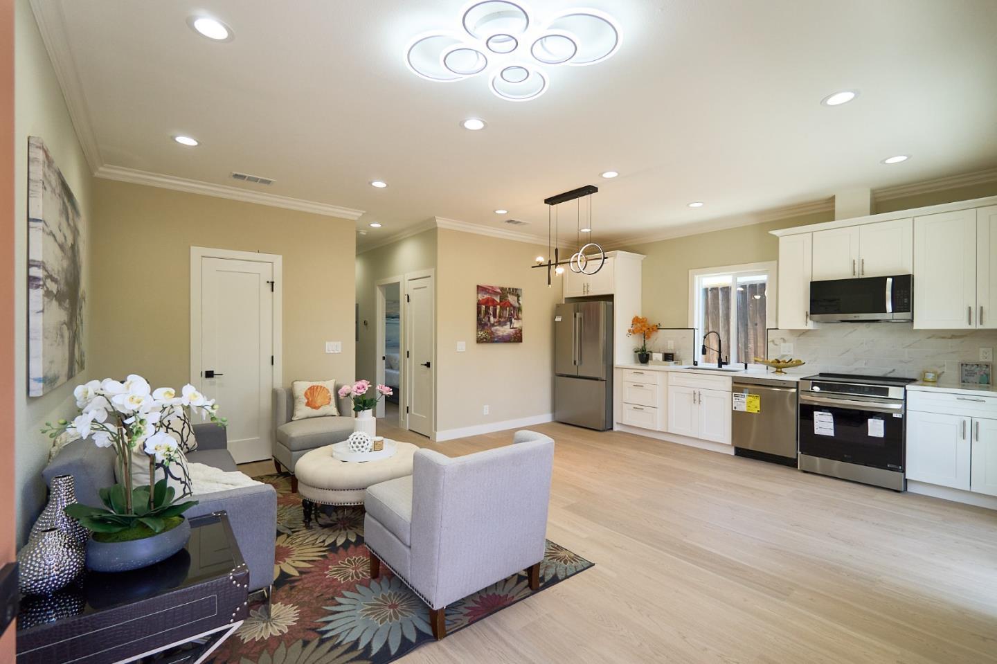 Detail Gallery Image 3 of 28 For 470 Holly Way, Milpitas,  CA 95035 - 4 Beds | 2 Baths