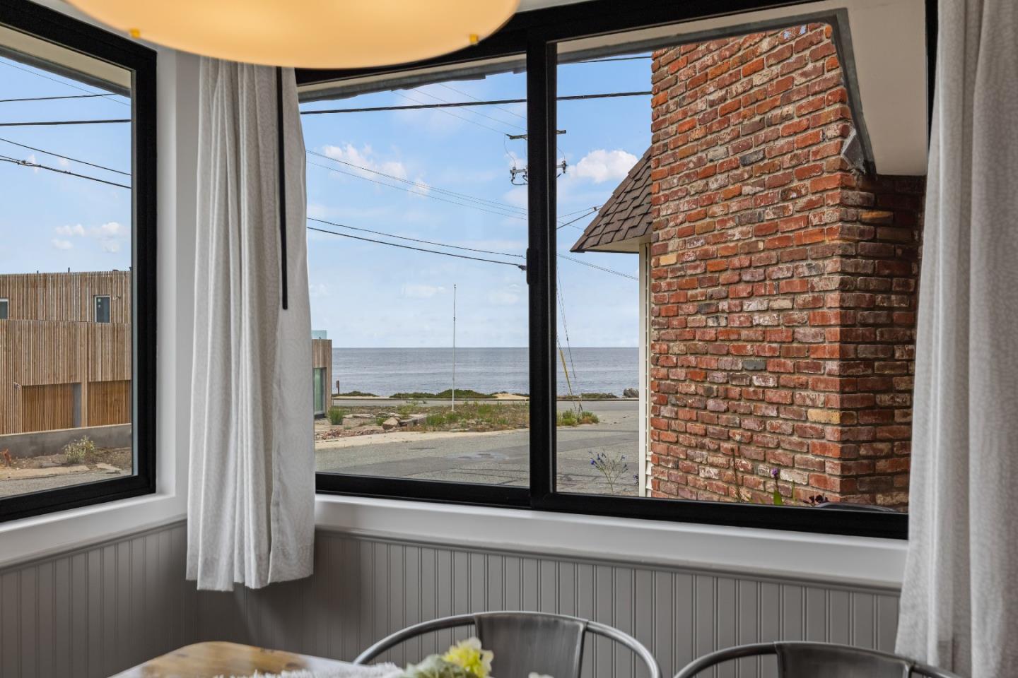 Detail Gallery Image 12 of 43 For 25 Coral St, Pacific Grove,  CA 93950 - 3 Beds | 2 Baths