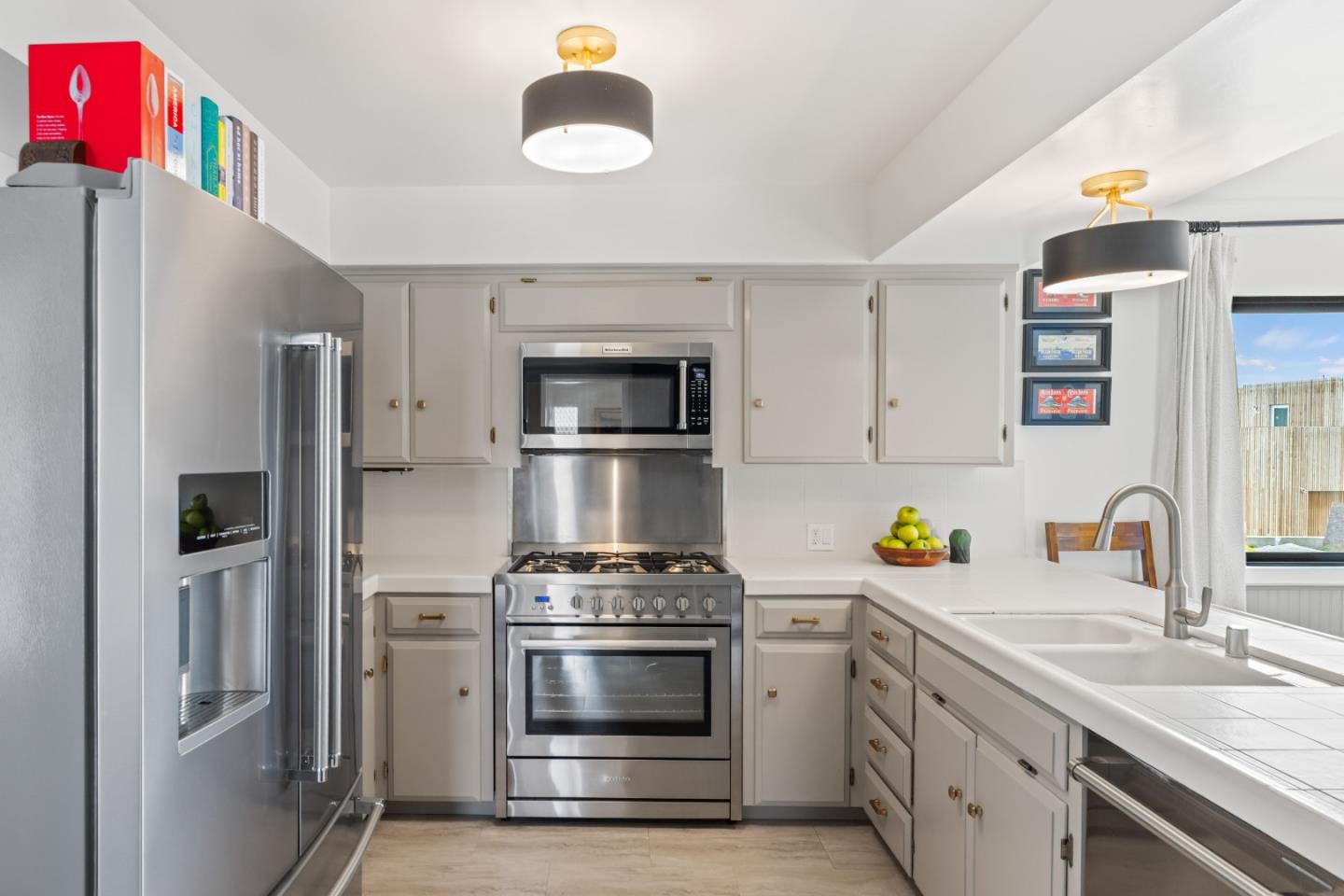Detail Gallery Image 16 of 43 For 25 Coral St, Pacific Grove,  CA 93950 - 3 Beds | 2 Baths