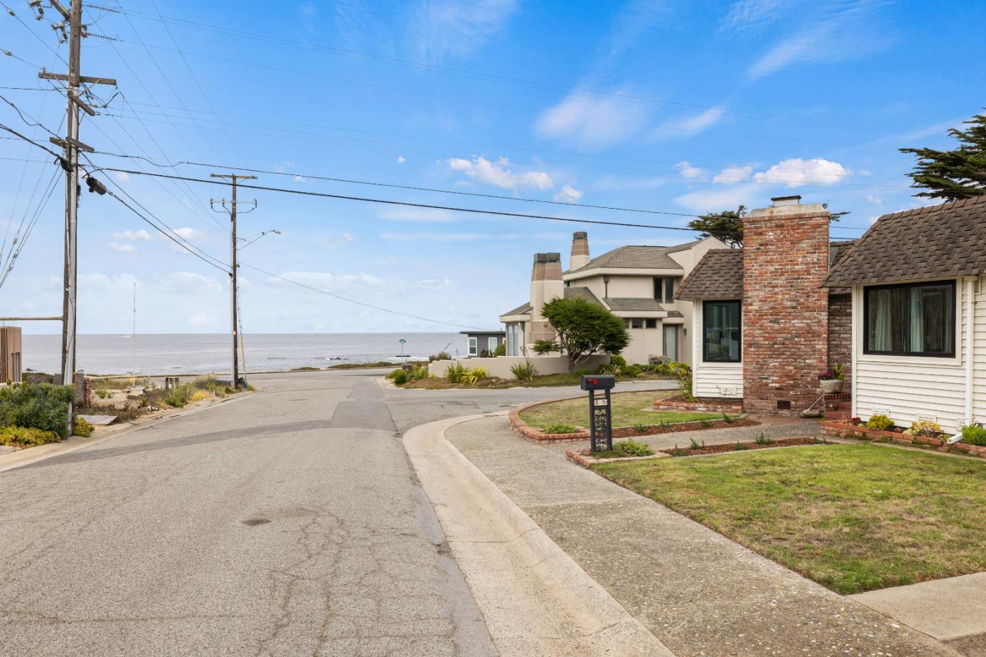 Detail Gallery Image 2 of 43 For 25 Coral St, Pacific Grove,  CA 93950 - 3 Beds | 2 Baths