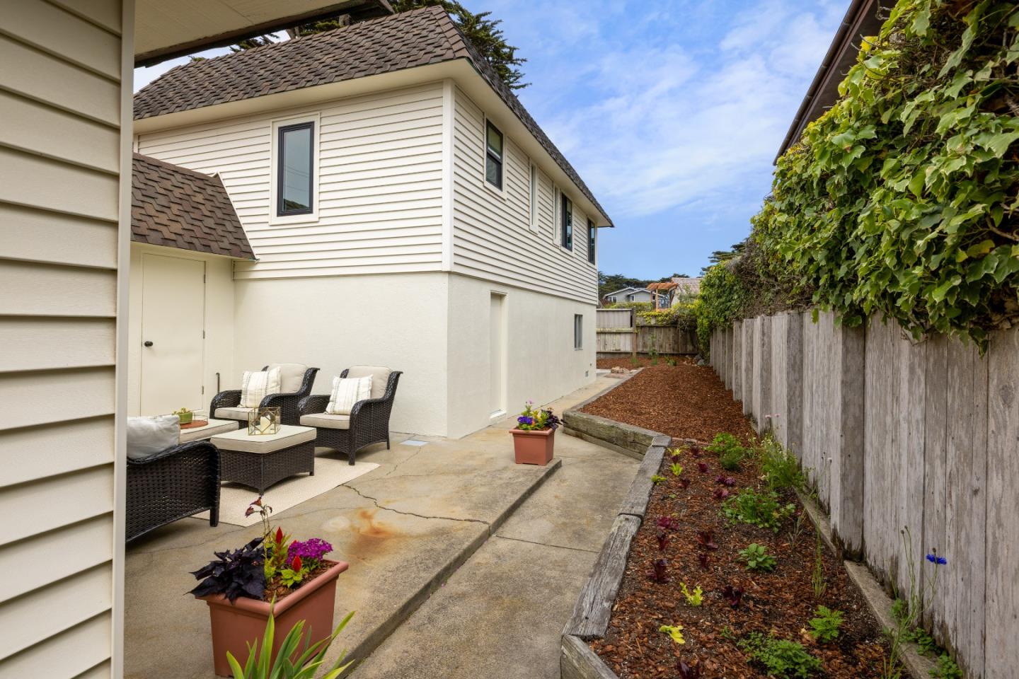 Detail Gallery Image 40 of 43 For 25 Coral St, Pacific Grove,  CA 93950 - 3 Beds | 2 Baths